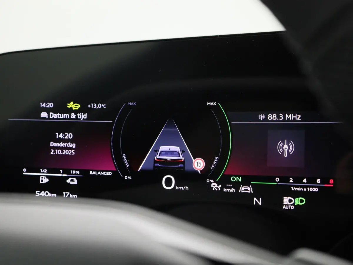 Limousine 2.0 quattro S edition | Adaptieve cruise controle | Stoelverwarming | Camera | Getint glas | Zwart optiek |