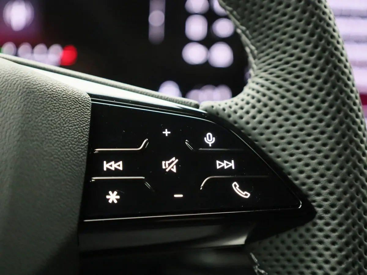Limousine 2.0 quattro S edition | Adaptieve cruise controle | Stoelverwarming | Camera | Getint glas | Zwart optiek |