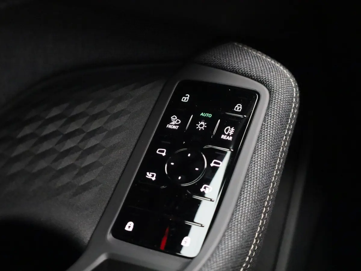 Limousine 2.0 quattro S edition | Adaptieve cruise controle | Stoelverwarming | Camera | Getint glas | Zwart optiek |