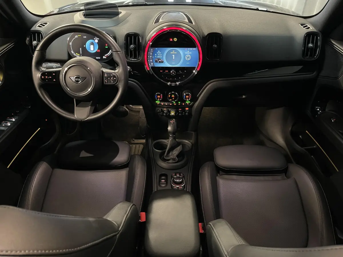 1.5 Cooper ALL4 18"/Adaptieve cruise/Sportstoel + memory/Stoel + voorruitverwarming/Head-up/Keyless/Camera