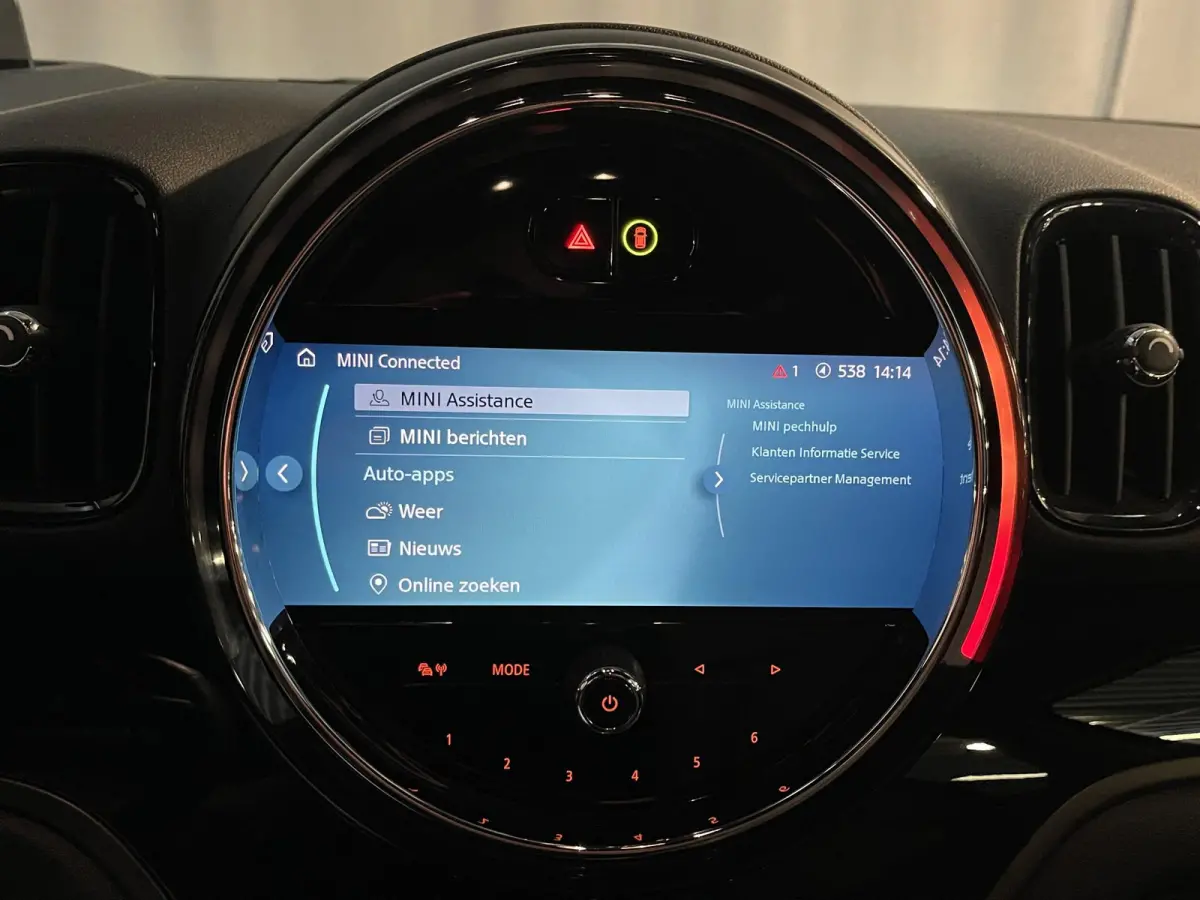 1.5 Cooper ALL4 18"/Adaptieve cruise/Sportstoel + memory/Stoel + voorruitverwarming/Head-up/Keyless/Camera
