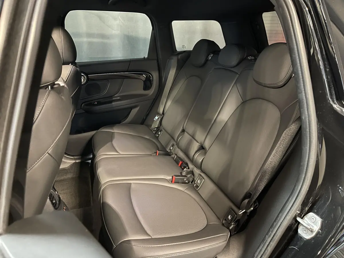 1.5 Cooper ALL4 18"/Adaptieve cruise/Sportstoel + memory/Stoel + voorruitverwarming/Head-up/Keyless/Camera