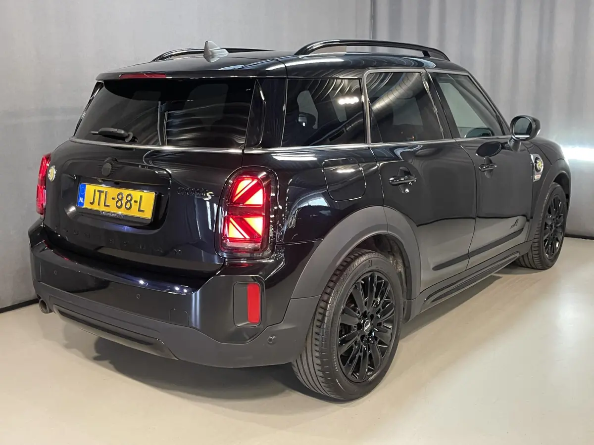 1.5 Cooper ALL4 18"/Adaptieve cruise/Sportstoel + memory/Stoel + voorruitverwarming/Head-up/Keyless/Camera