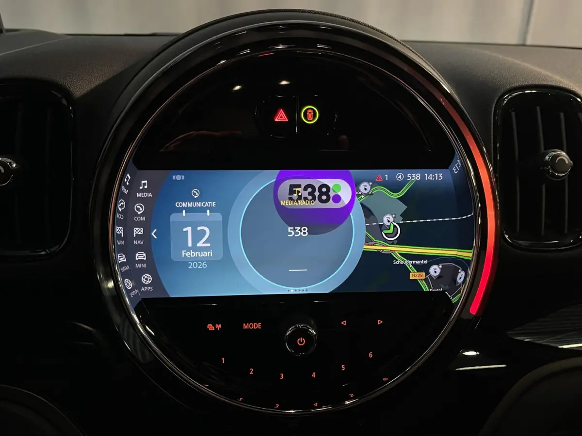 1.5 Cooper ALL4 18"/Adaptieve cruise/Sportstoel + memory/Stoel + voorruitverwarming/Head-up/Keyless/Camera