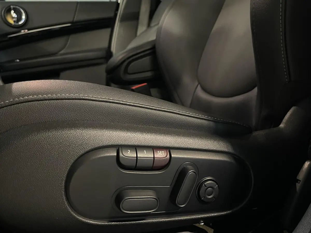 1.5 Cooper ALL4 18"/Adaptieve cruise/Sportstoel + memory/Stoel + voorruitverwarming/Head-up/Keyless/Camera