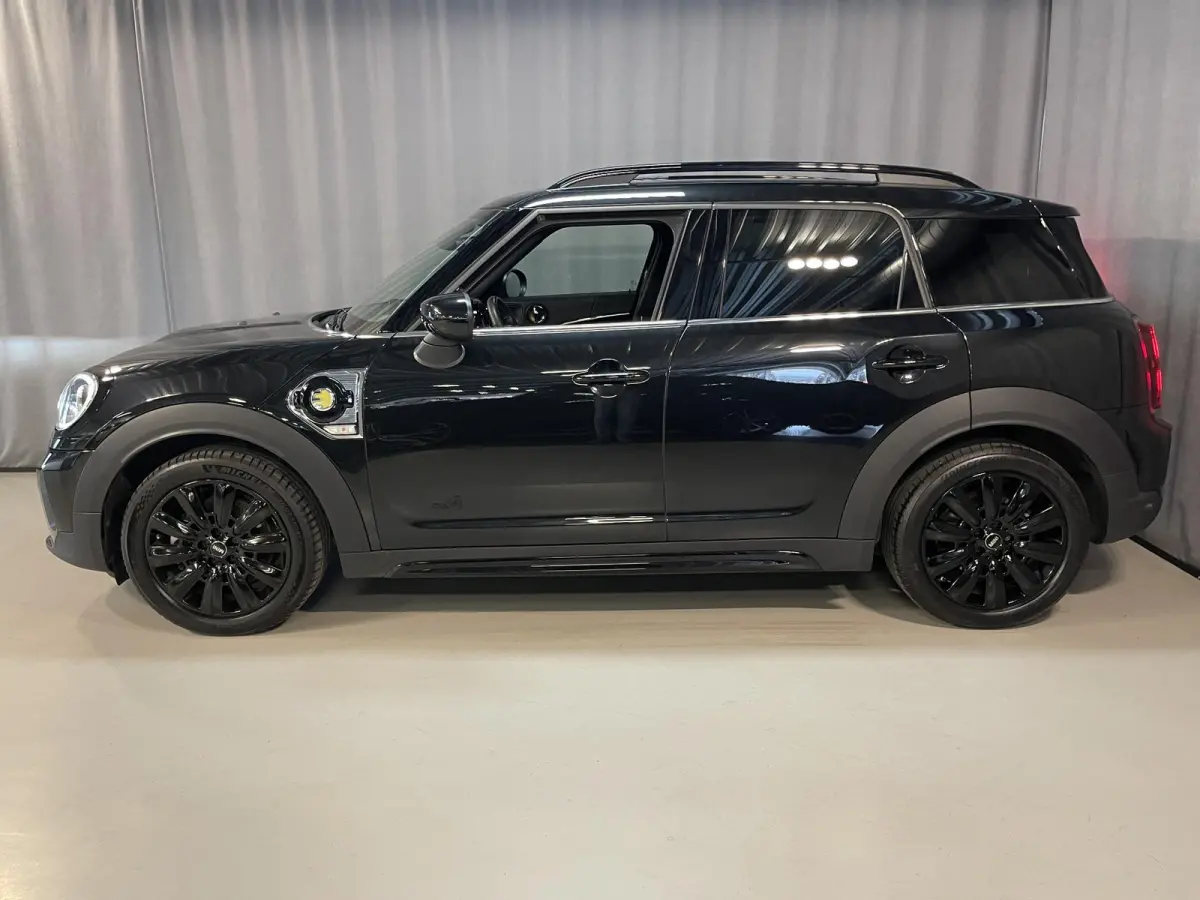 1.5 Cooper ALL4 18"/Adaptieve cruise/Sportstoel + memory/Stoel + voorruitverwarming/Head-up/Keyless/Camera