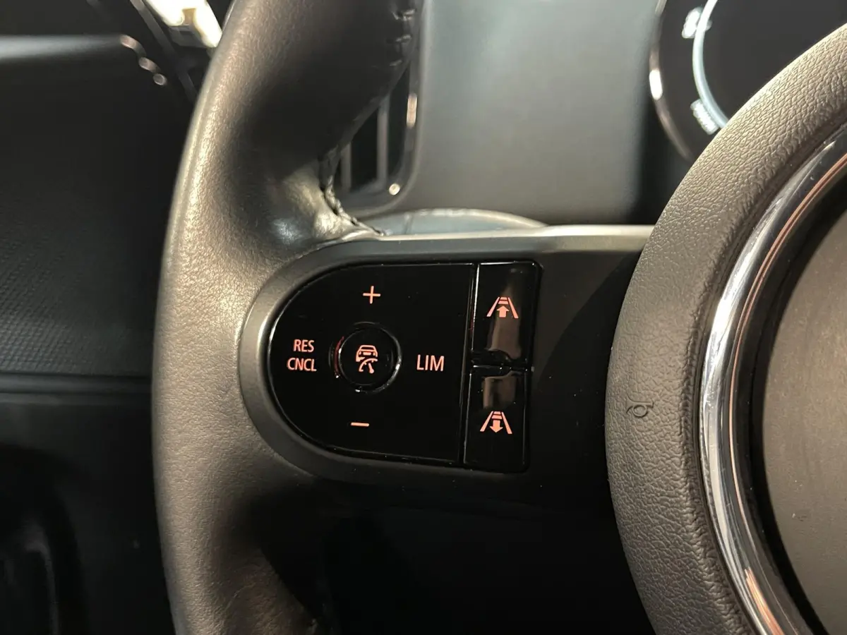 1.5 Cooper ALL4 18"/Adaptieve cruise/Sportstoel + memory/Stoel + voorruitverwarming/Head-up/Keyless/Camera