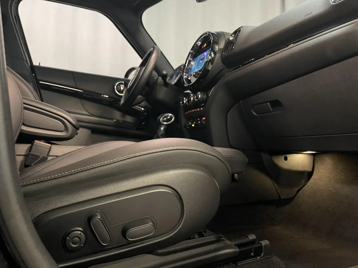 1.5 Cooper ALL4 18"/Adaptieve cruise/Sportstoel + memory/Stoel + voorruitverwarming/Head-up/Keyless/Camera