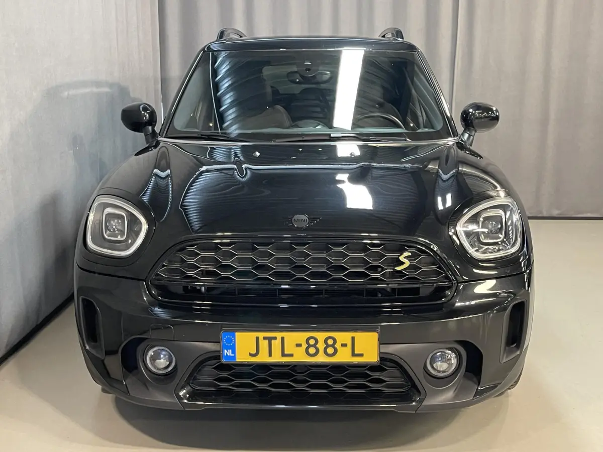 1.5 Cooper ALL4 18"/Adaptieve cruise/Sportstoel + memory/Stoel + voorruitverwarming/Head-up/Keyless/Camera