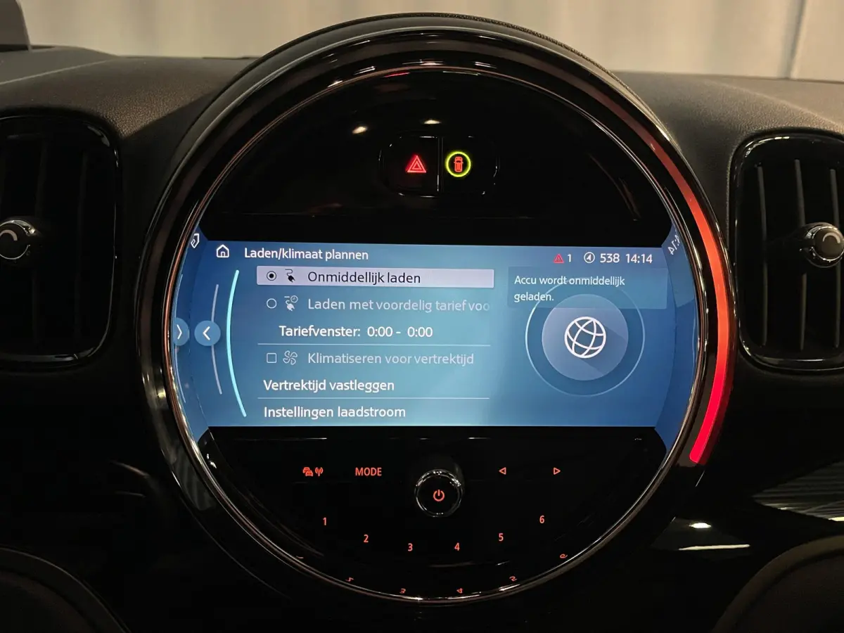 1.5 Cooper ALL4 18"/Adaptieve cruise/Sportstoel + memory/Stoel + voorruitverwarming/Head-up/Keyless/Camera