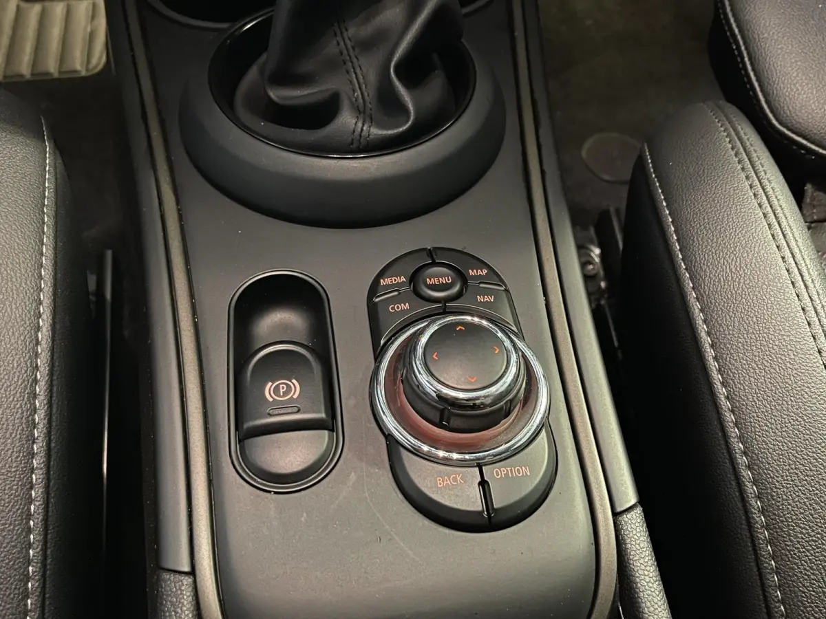 1.5 Cooper ALL4 18"/Adaptieve cruise/Sportstoel + memory/Stoel + voorruitverwarming/Head-up/Keyless/Camera
