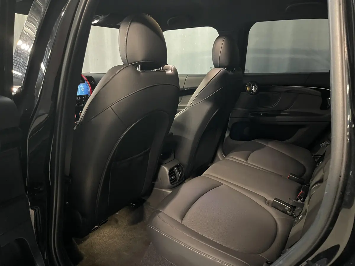 1.5 Cooper ALL4 18"/Adaptieve cruise/Sportstoel + memory/Stoel + voorruitverwarming/Head-up/Keyless/Camera