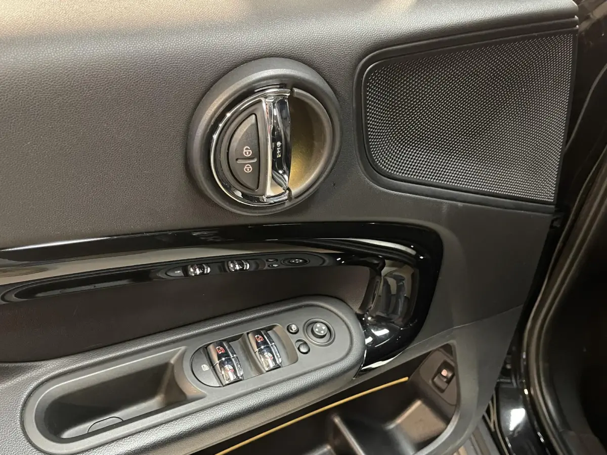 1.5 Cooper ALL4 18"/Adaptieve cruise/Sportstoel + memory/Stoel + voorruitverwarming/Head-up/Keyless/Camera