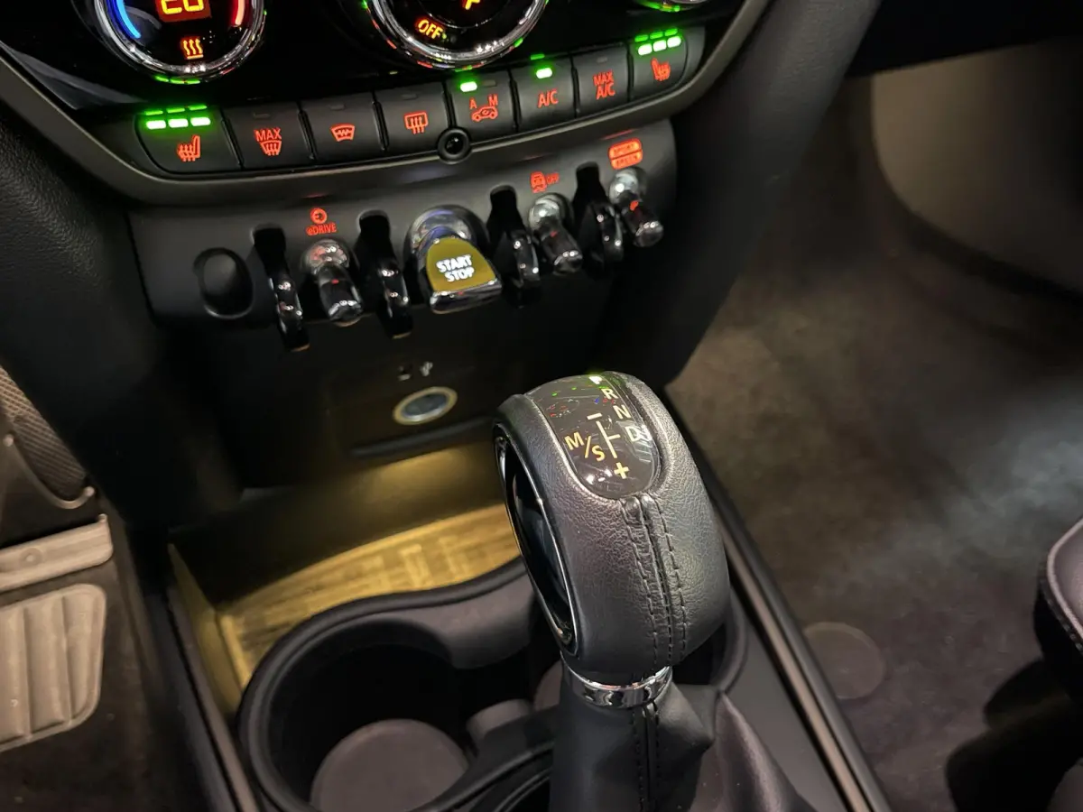 1.5 Cooper ALL4 18"/Adaptieve cruise/Sportstoel + memory/Stoel + voorruitverwarming/Head-up/Keyless/Camera