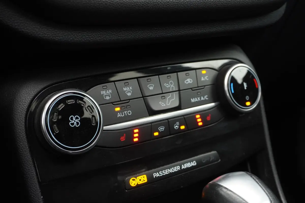 1.0 EcoBoost ST-Line 125PK= ORIG/NL+Led+Pano-dak+CarPlay+Navigatie+stuur&stoel-verw = ZOMER AKTIE !!
