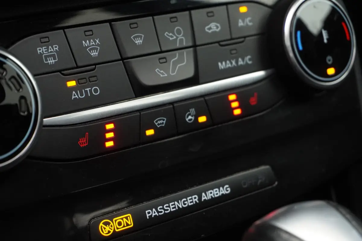 1.0 EcoBoost ST-Line 125PK= ORIG/NL+Led+Pano-dak+CarPlay+Navigatie+stuur&stoel-verw = ZOMER AKTIE !!