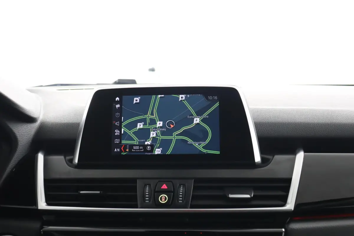 216i Executive | Cruise Control | Verwarmde voorstoelen | Park Distance Control voor/achter | Sportstoelen voor | Afneembare Trekhaak