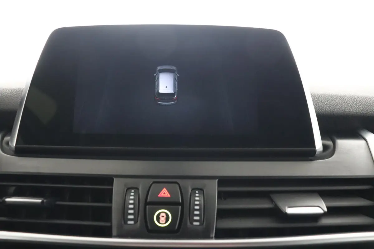 216i Executive | Cruise Control | Verwarmde voorstoelen | Park Distance Control voor/achter | Sportstoelen voor | Afneembare Trekhaak