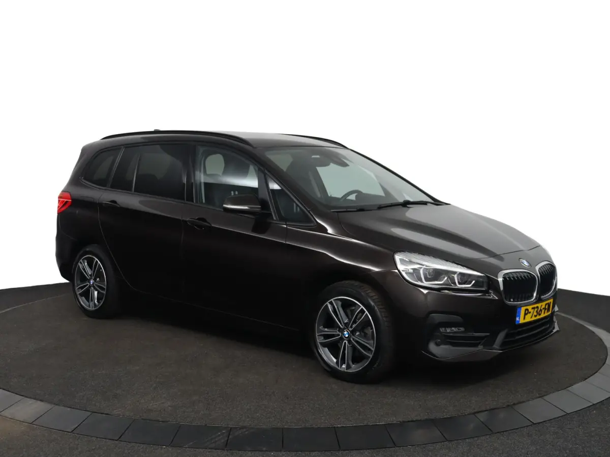 216i Executive | Cruise Control | Verwarmde voorstoelen | Park Distance Control voor/achter | Sportstoelen voor | Afneembare Trekhaak