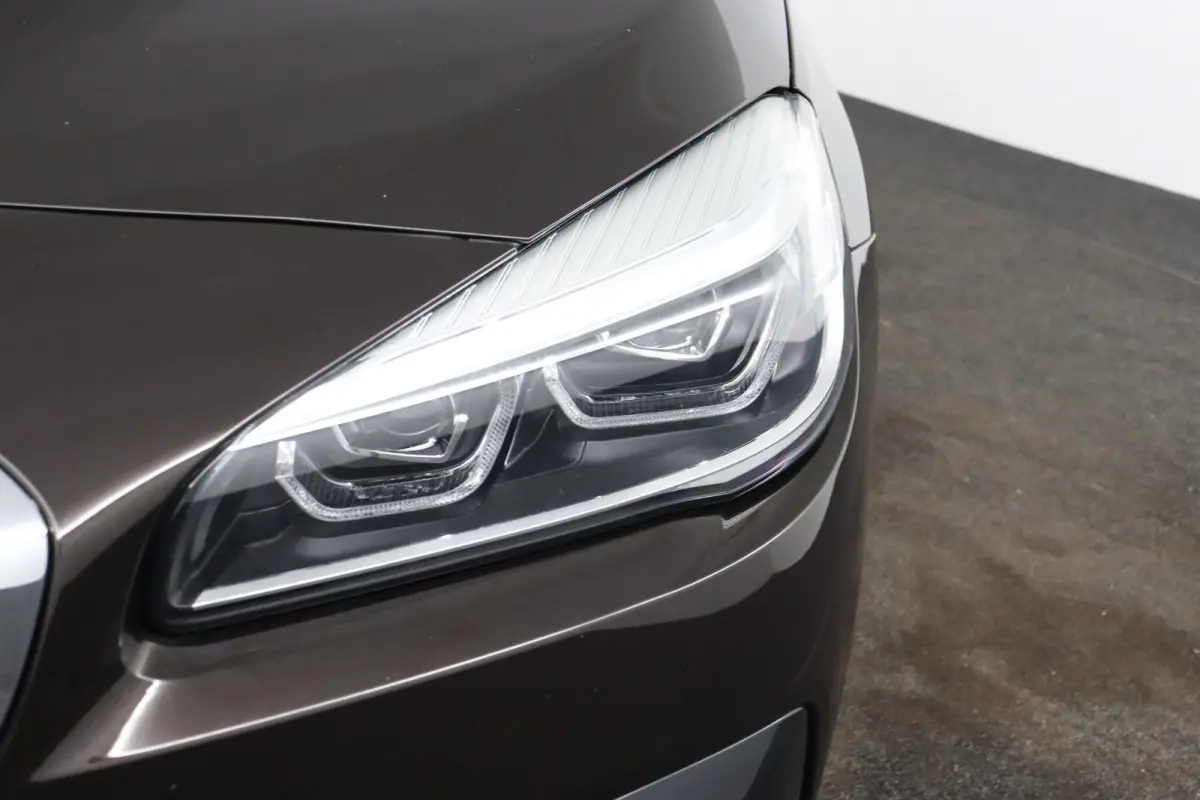 216i Executive | Cruise Control | Verwarmde voorstoelen | Park Distance Control voor/achter | Sportstoelen voor | Afneembare Trekhaak
