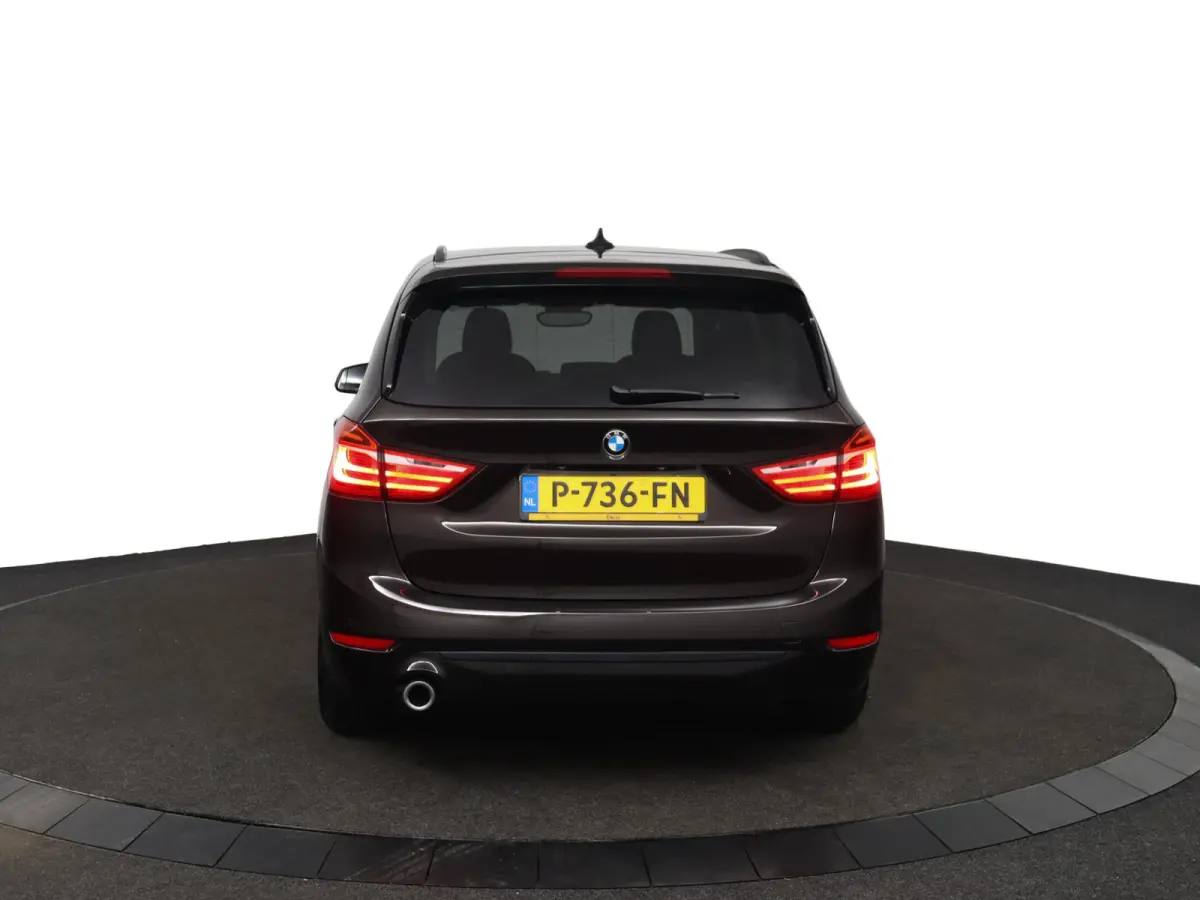 216i Executive | Cruise Control | Verwarmde voorstoelen | Park Distance Control voor/achter | Sportstoelen voor | Afneembare Trekhaak