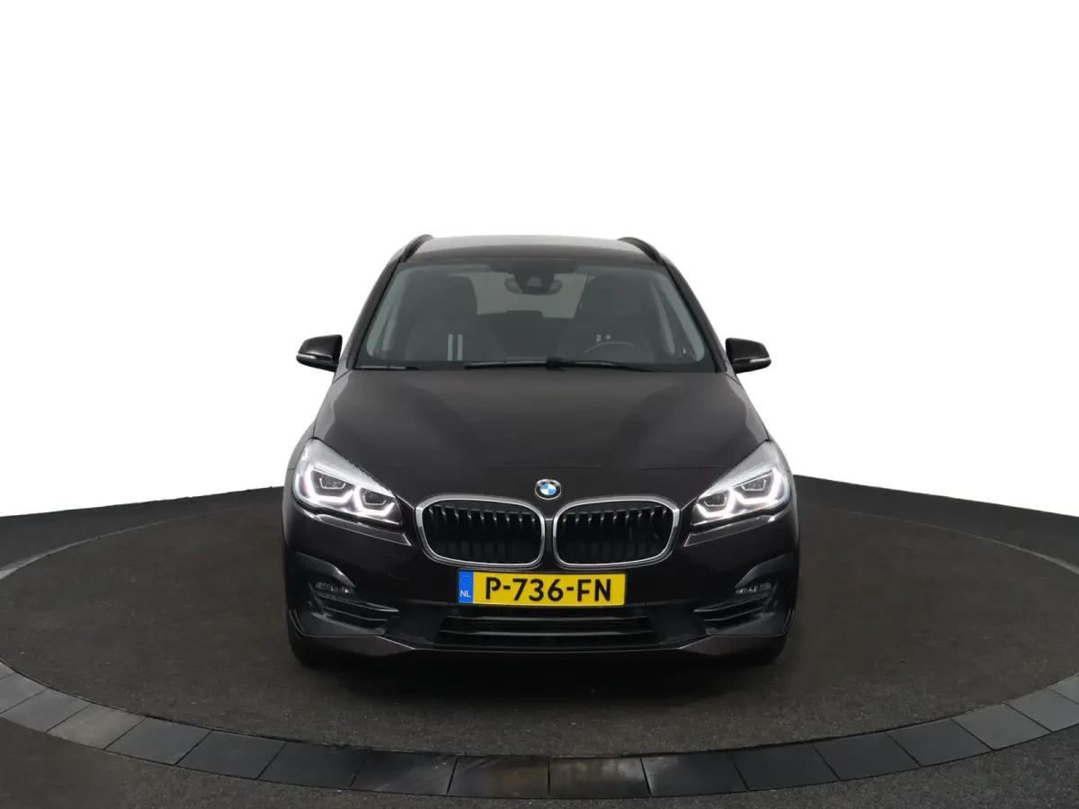 216i Executive | Cruise Control | Verwarmde voorstoelen | Park Distance Control voor/achter | Sportstoelen voor | Afneembare Trekhaak