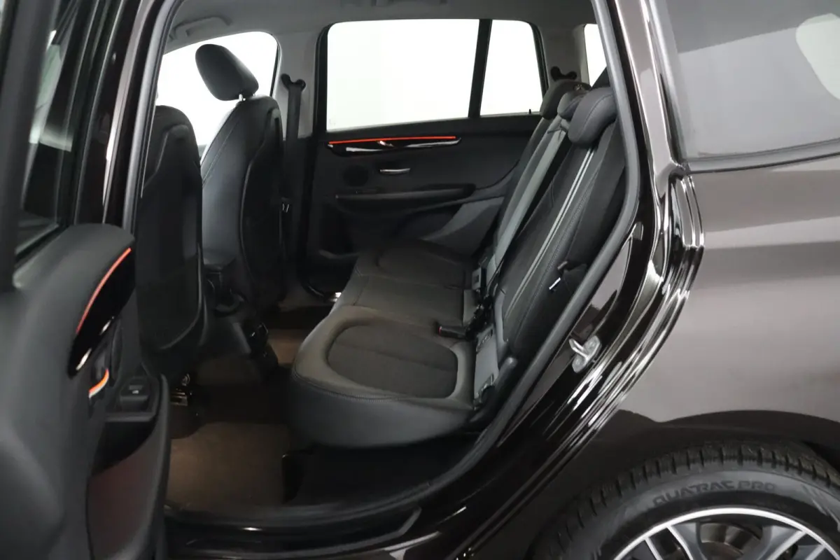 216i Executive | Cruise Control | Verwarmde voorstoelen | Park Distance Control voor/achter | Sportstoelen voor | Afneembare Trekhaak