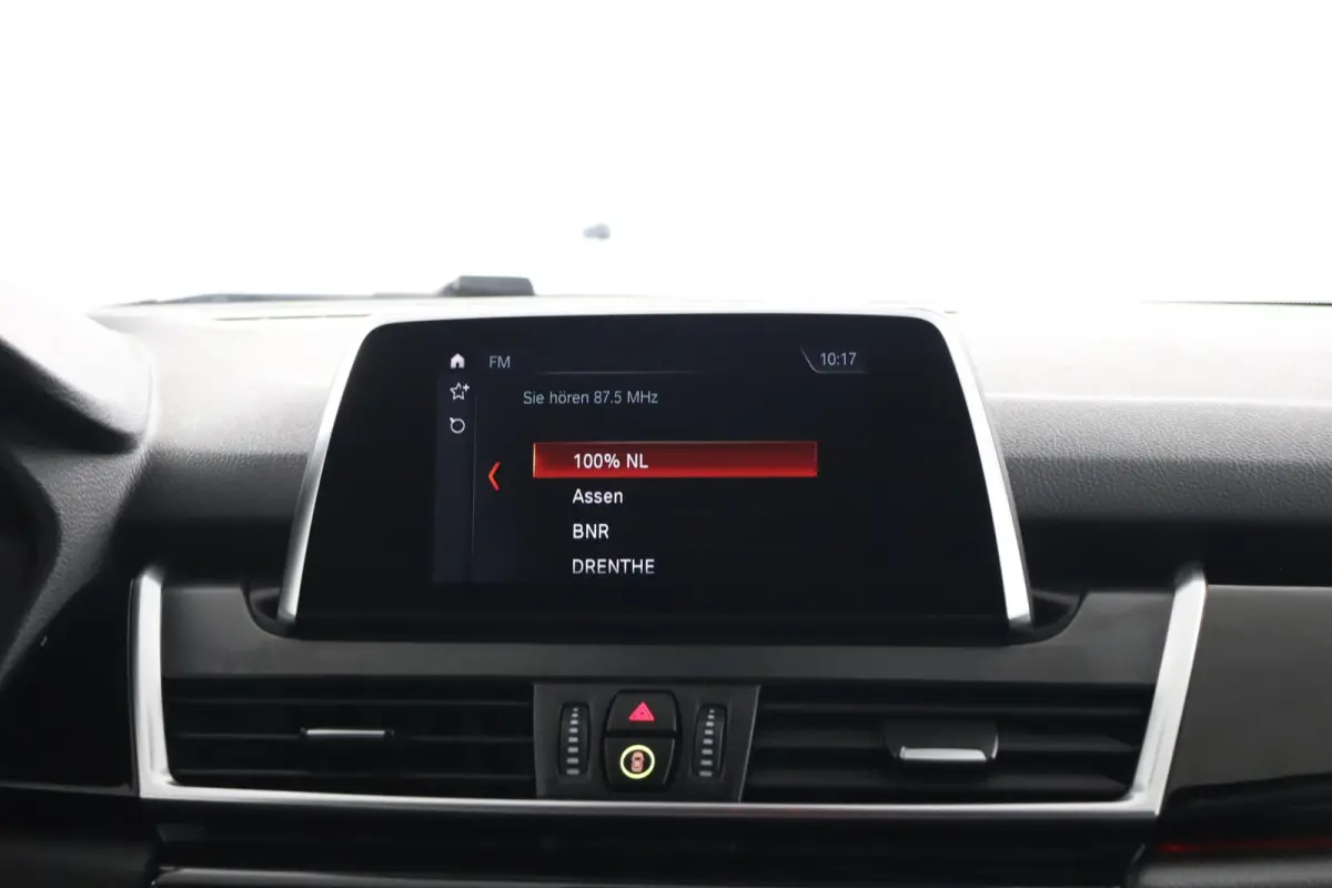 216i Executive | Cruise Control | Verwarmde voorstoelen | Park Distance Control voor/achter | Sportstoelen voor | Afneembare Trekhaak