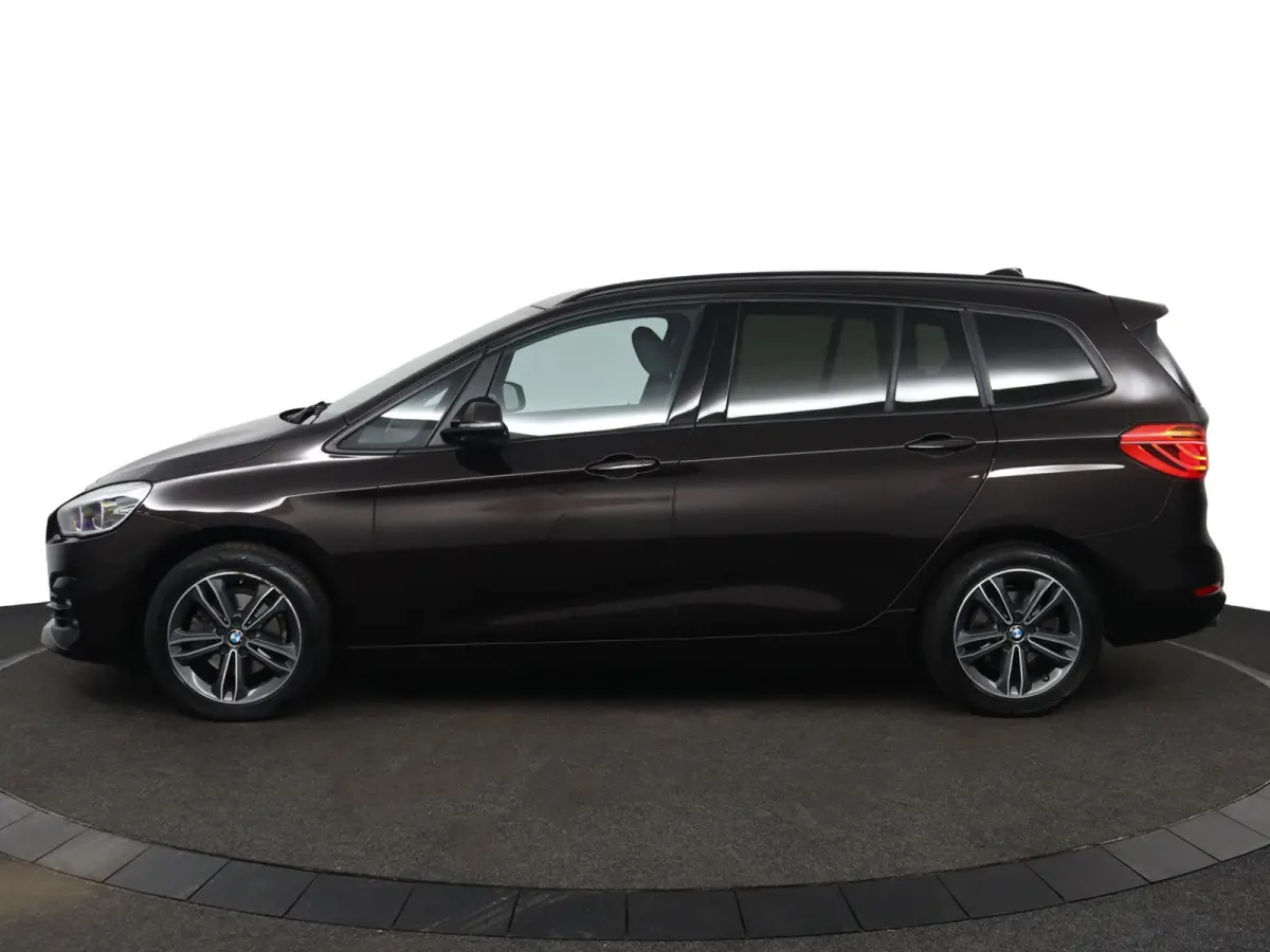 216i Executive | Cruise Control | Verwarmde voorstoelen | Park Distance Control voor/achter | Sportstoelen voor | Afneembare Trekhaak