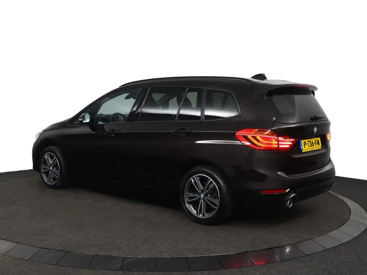 216i Executive | Cruise Control | Verwarmde voorstoelen | Park Distance Control voor/achter | Sportstoelen voor | Afneembare Trekhaak