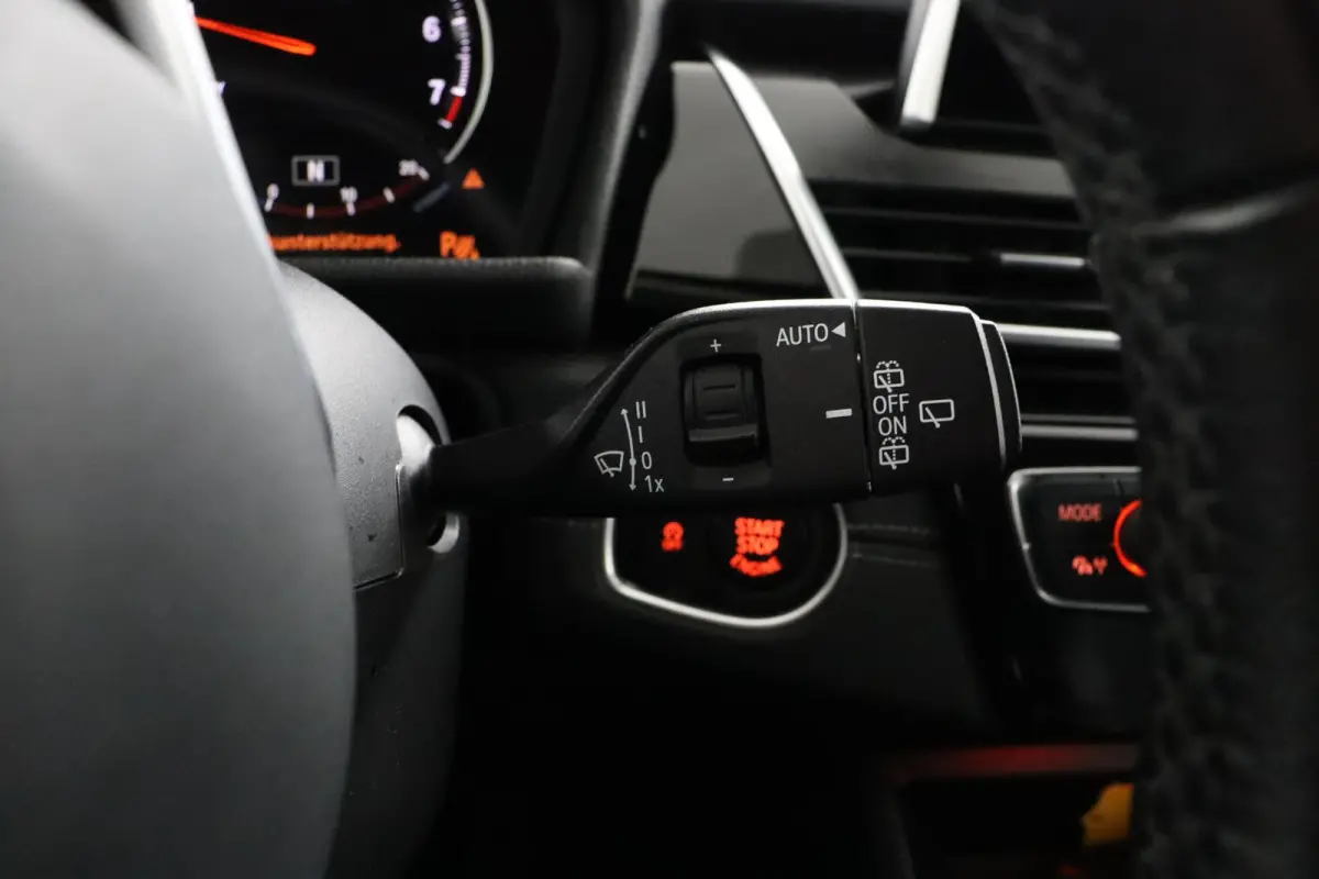 216i Executive | Cruise Control | Verwarmde voorstoelen | Park Distance Control voor/achter | Sportstoelen voor | Afneembare Trekhaak
