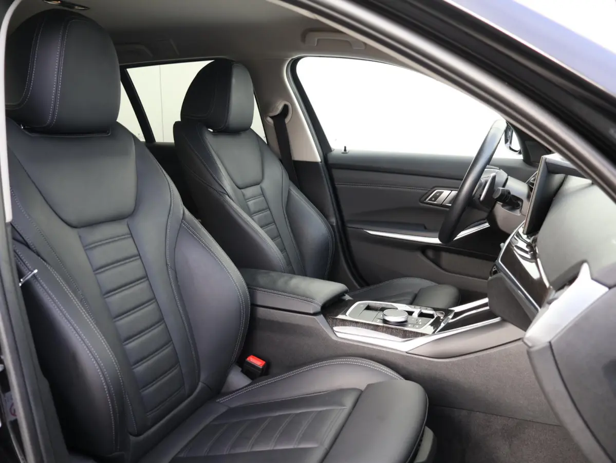 320e | SoH 100% | Achteruitrijcamera | Stoelverwarming | Cruise Control | HiFi | Sportstoelen | |