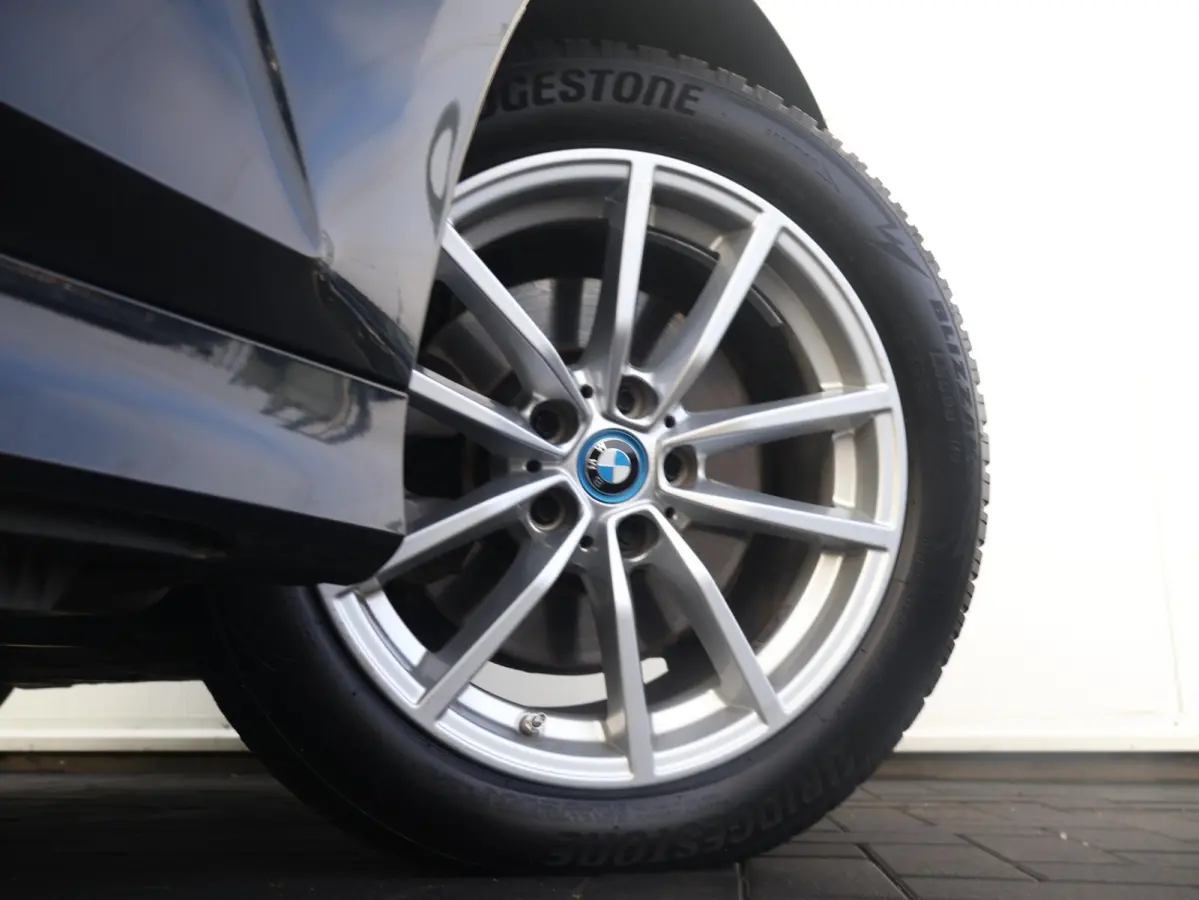 320e | SoH 100% | Achteruitrijcamera | Stoelverwarming | Cruise Control | HiFi | Sportstoelen | |