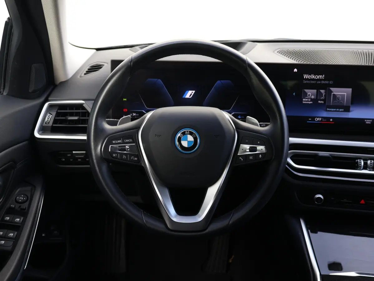 320e | SoH 100% | Achteruitrijcamera | Stoelverwarming | Cruise Control | HiFi | Sportstoelen | |