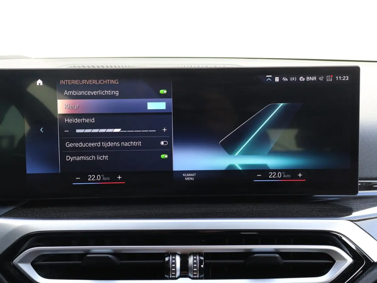 320e | SoH 100% | Achteruitrijcamera | Stoelverwarming | Cruise Control | HiFi | Sportstoelen | |