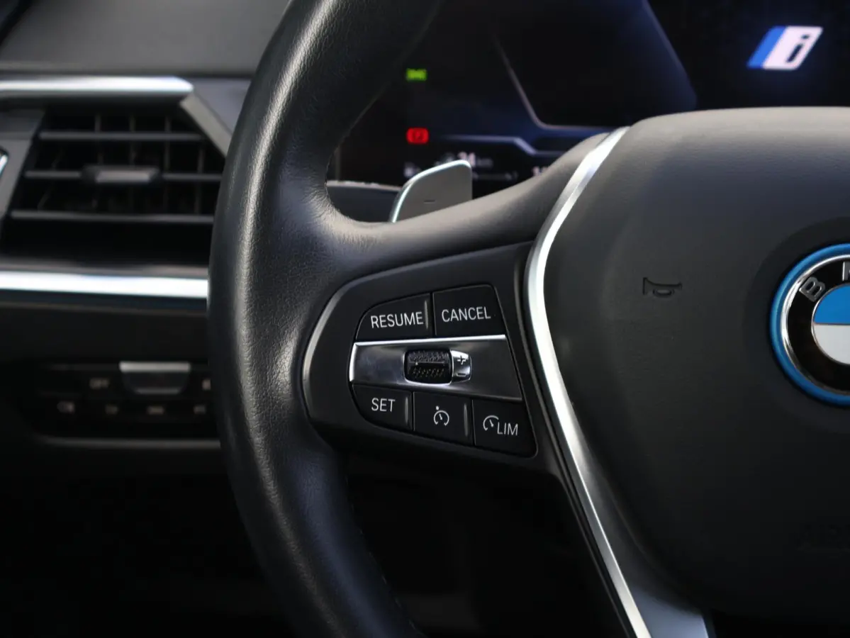 320e | SoH 100% | Achteruitrijcamera | Stoelverwarming | Cruise Control | HiFi | Sportstoelen | |