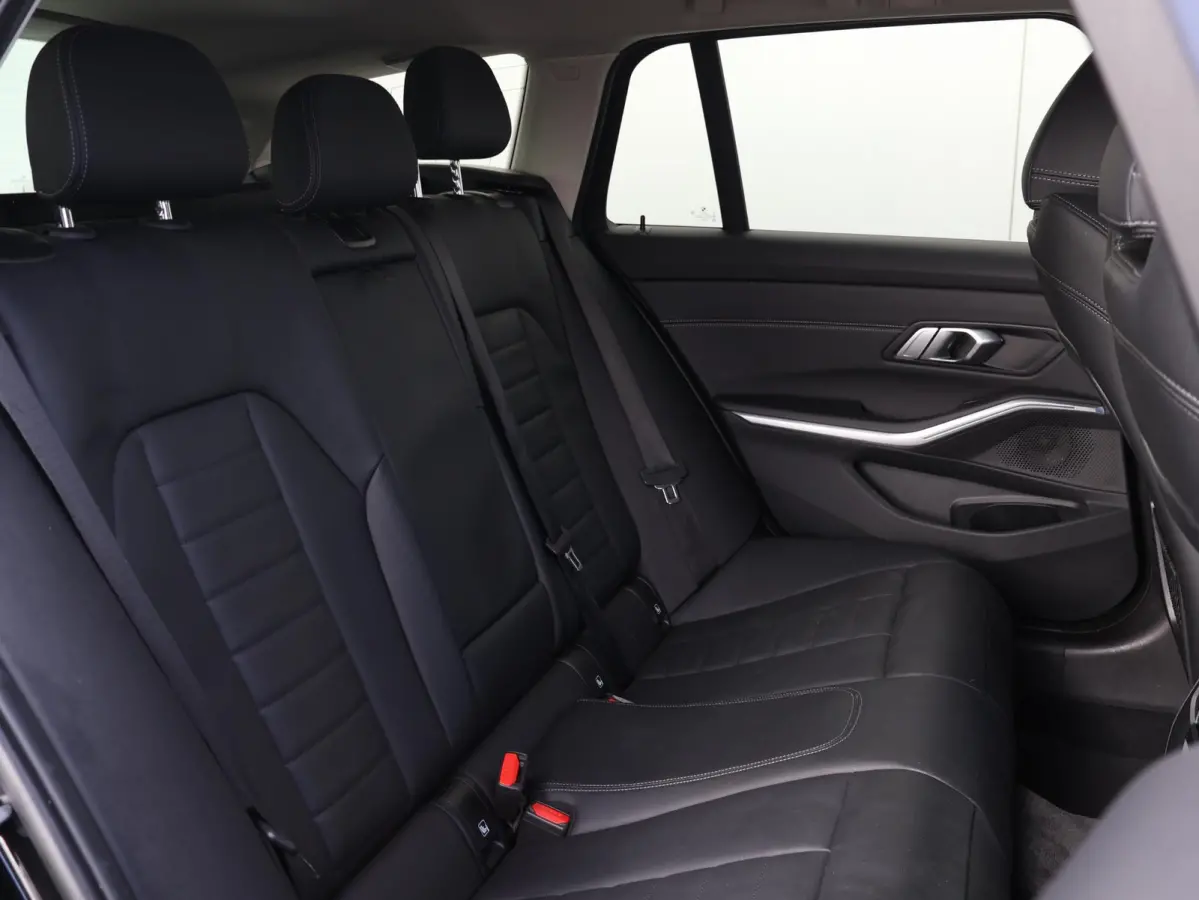 320e | SoH 100% | Achteruitrijcamera | Stoelverwarming | Cruise Control | HiFi | Sportstoelen | |