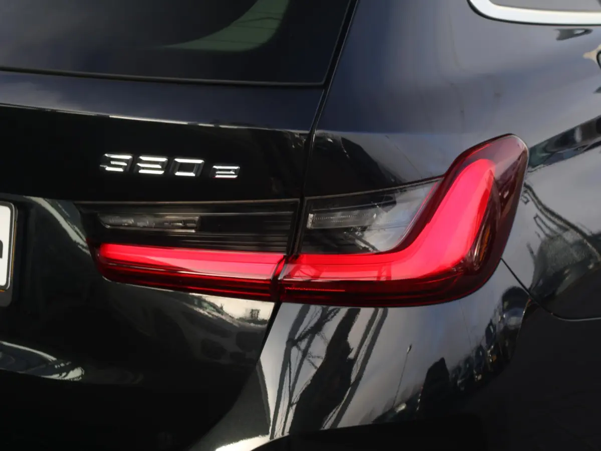 320e | SoH 100% | Achteruitrijcamera | Stoelverwarming | Cruise Control | HiFi | Sportstoelen | |