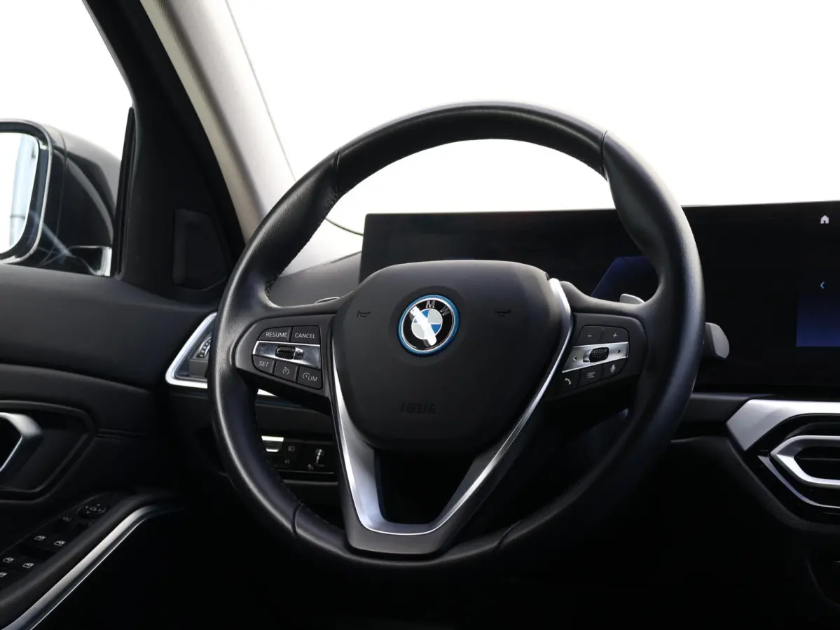 320e | SoH 100% | Achteruitrijcamera | Stoelverwarming | Cruise Control | HiFi | Sportstoelen | |