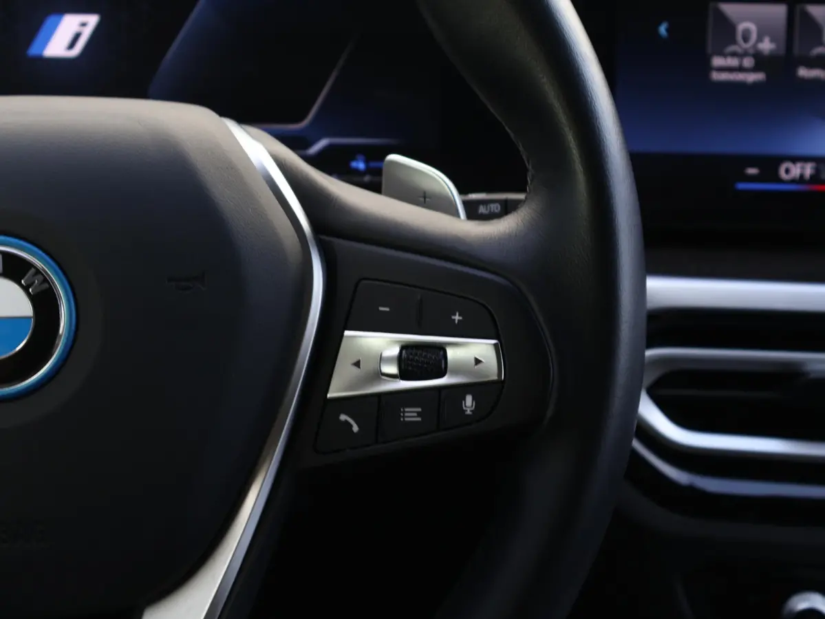 320e | SoH 100% | Achteruitrijcamera | Stoelverwarming | Cruise Control | HiFi | Sportstoelen | |