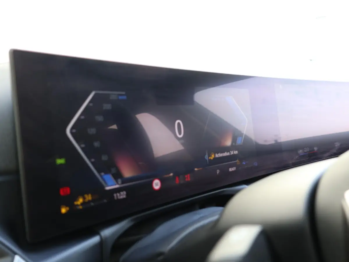 320e | SoH 100% | Achteruitrijcamera | Stoelverwarming | Cruise Control | HiFi | Sportstoelen | |