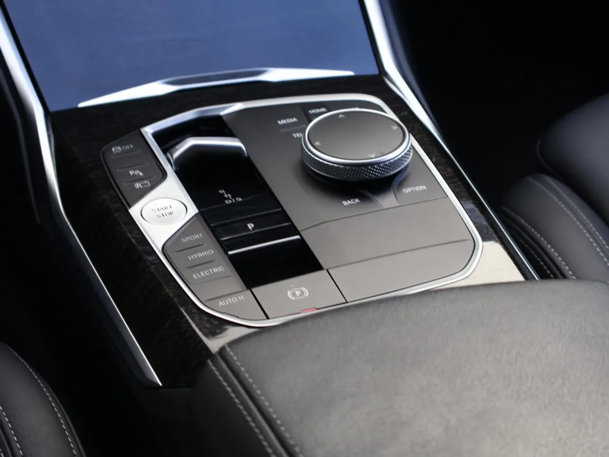 320e | SoH 100% | Achteruitrijcamera | Stoelverwarming | Cruise Control | HiFi | Sportstoelen | |