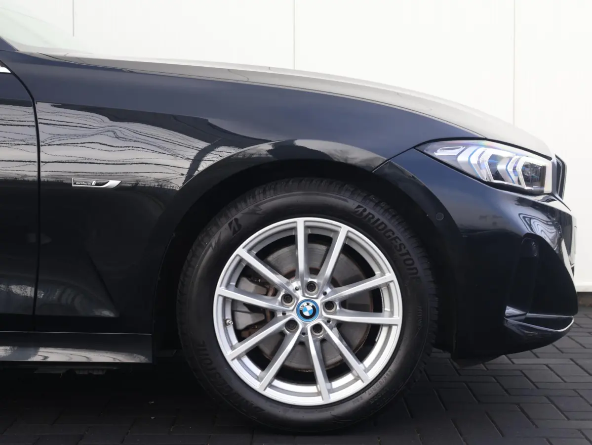 320e | SoH 100% | Achteruitrijcamera | Stoelverwarming | Cruise Control | HiFi | Sportstoelen | |