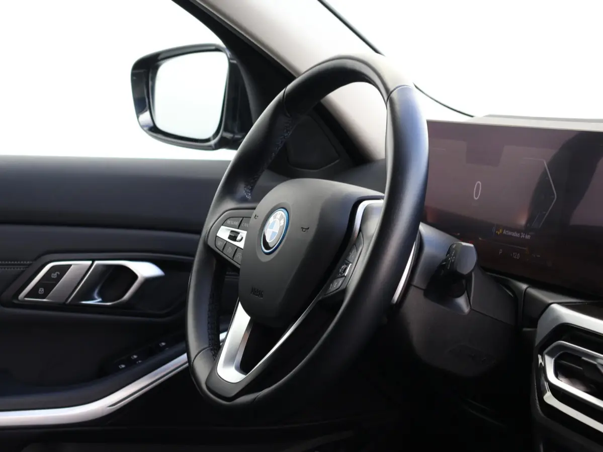 320e | SoH 100% | Achteruitrijcamera | Stoelverwarming | Cruise Control | HiFi | Sportstoelen | |