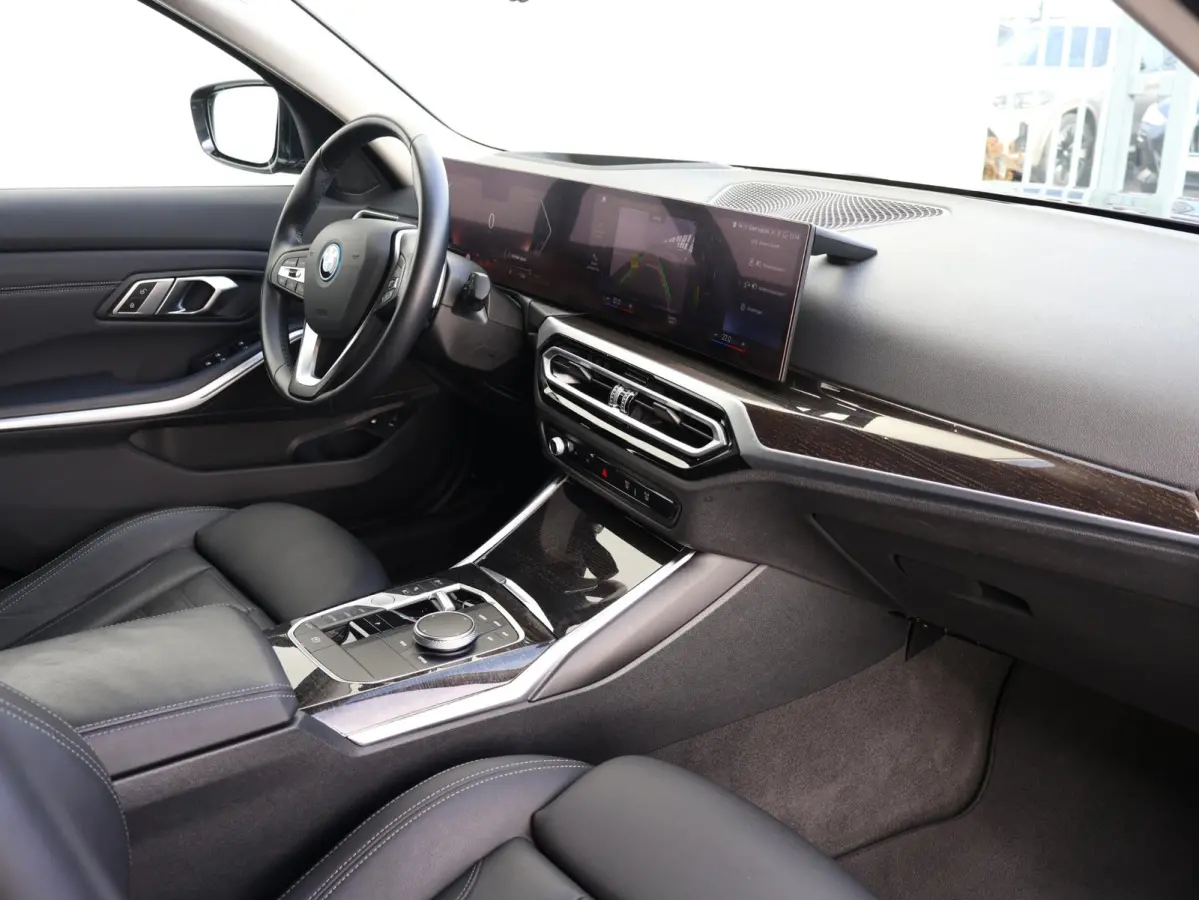 320e | SoH 100% | Achteruitrijcamera | Stoelverwarming | Cruise Control | HiFi | Sportstoelen | |
