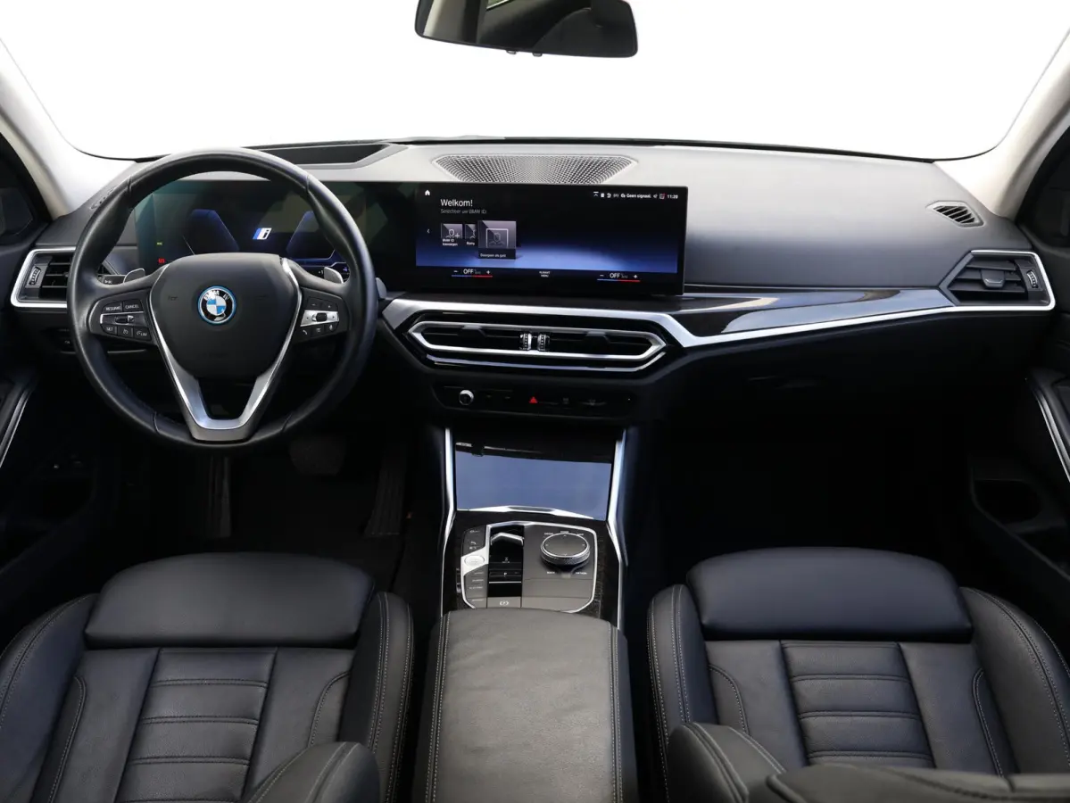 320e | SoH 100% | Achteruitrijcamera | Stoelverwarming | Cruise Control | HiFi | Sportstoelen | |