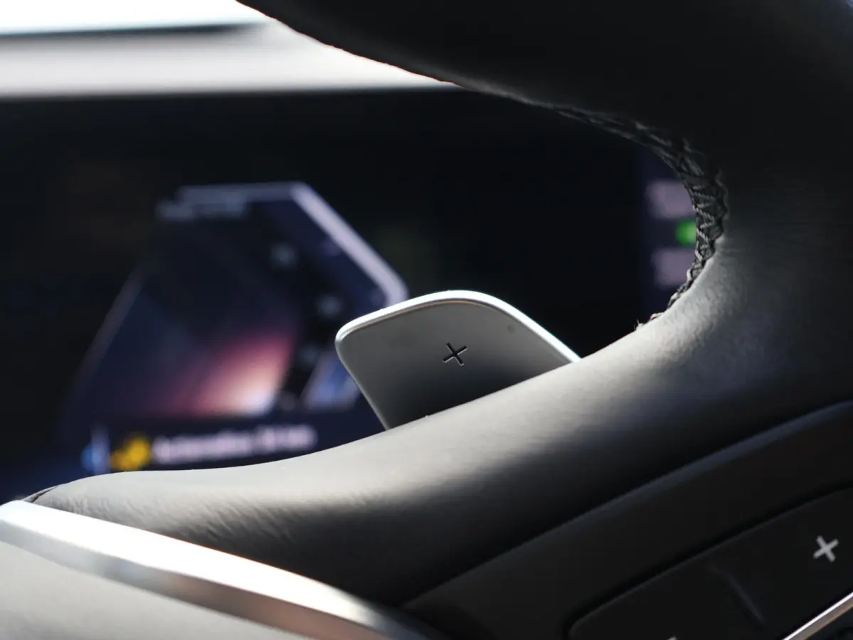 320e | SoH 100% | Achteruitrijcamera | Stoelverwarming | Cruise Control | HiFi | Sportstoelen | |