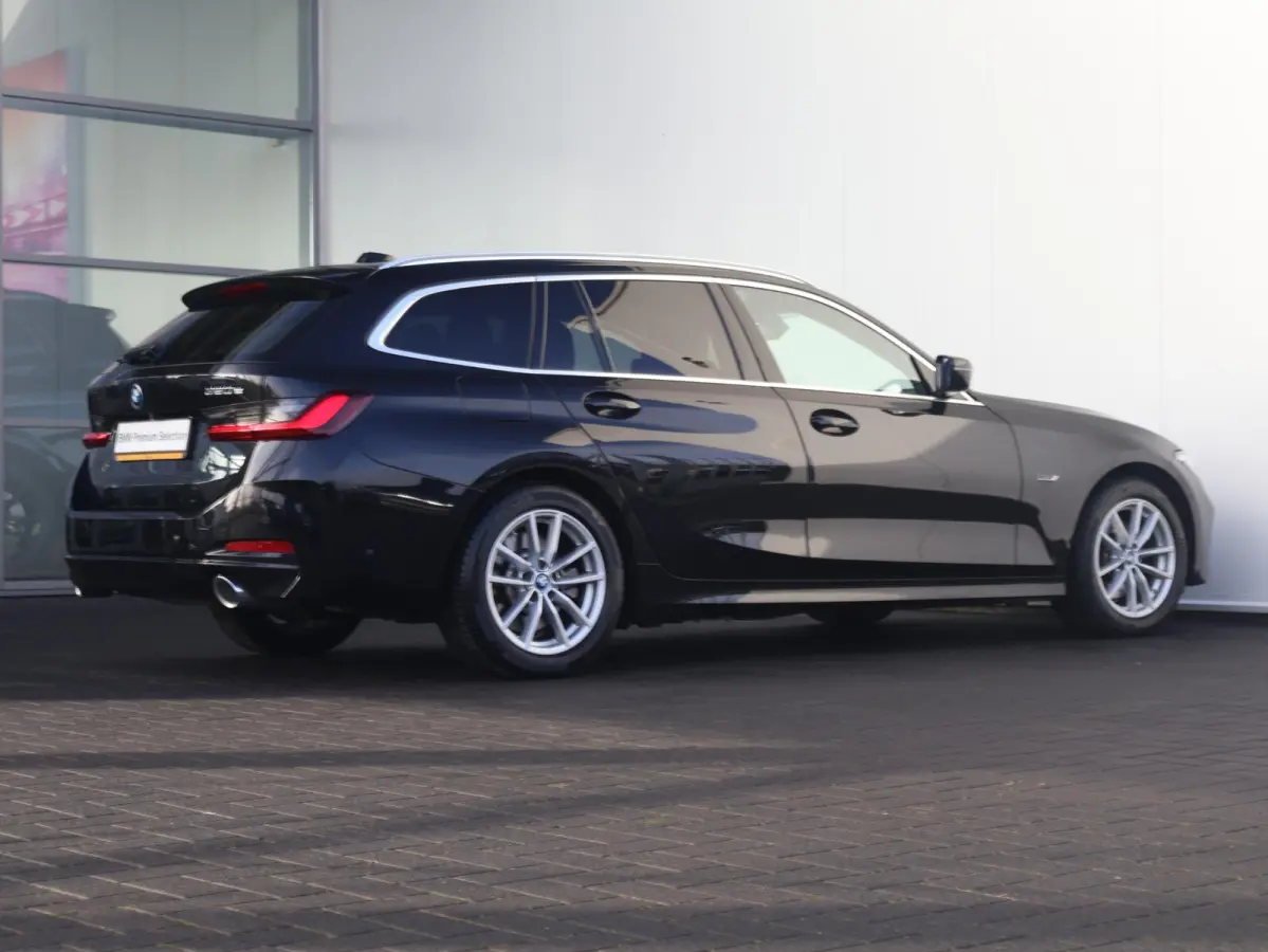 320e | SoH 100% | Achteruitrijcamera | Stoelverwarming | Cruise Control | HiFi | Sportstoelen | |