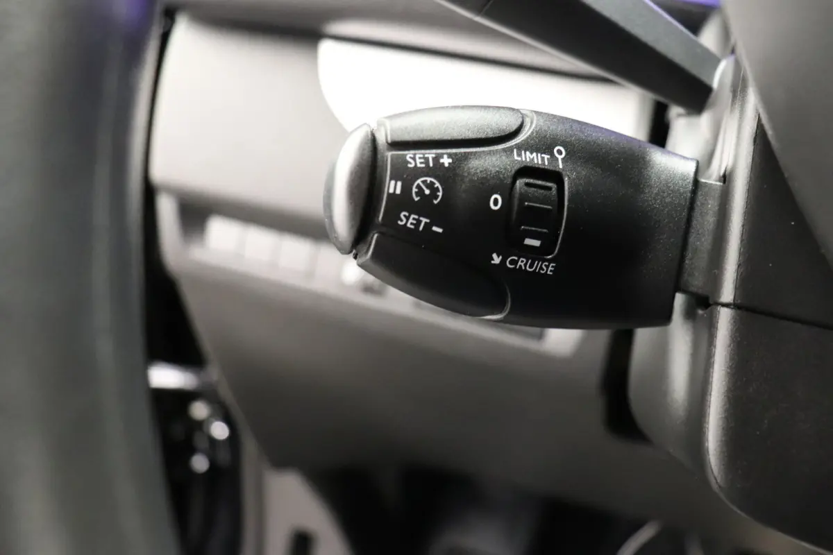 2.0 CDTI 122PK L3 Dubbele Cabine EURO 6 - Airco - Navi - Cruise - € 14.499,- Excl.
