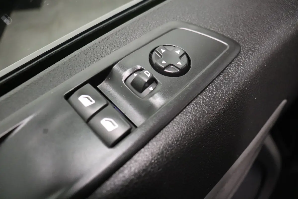 2.0 CDTI 122PK L3 Dubbele Cabine EURO 6 - Airco - Navi - Cruise - € 14.499,- Excl.